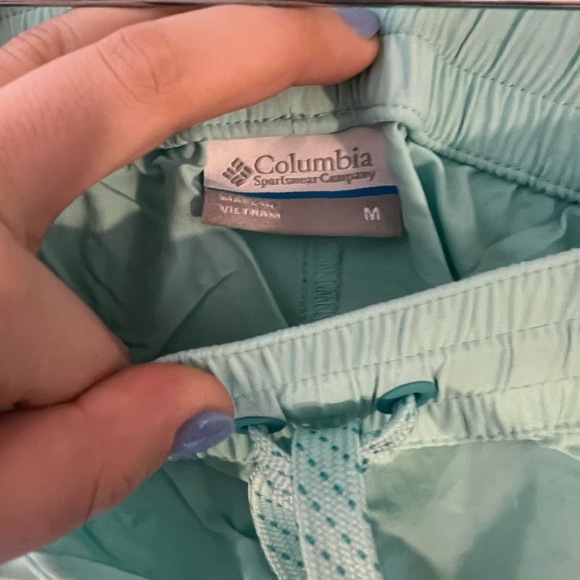 Columbia Women’s Turquoise Running Shorts with Blue Contrast Trim (Medium) - Picture 5 of 5